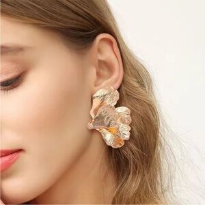 Sophia - Geometric Trendy Gold Flower
Earrings. NWT cross